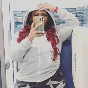 Meet your Posher, Miaa